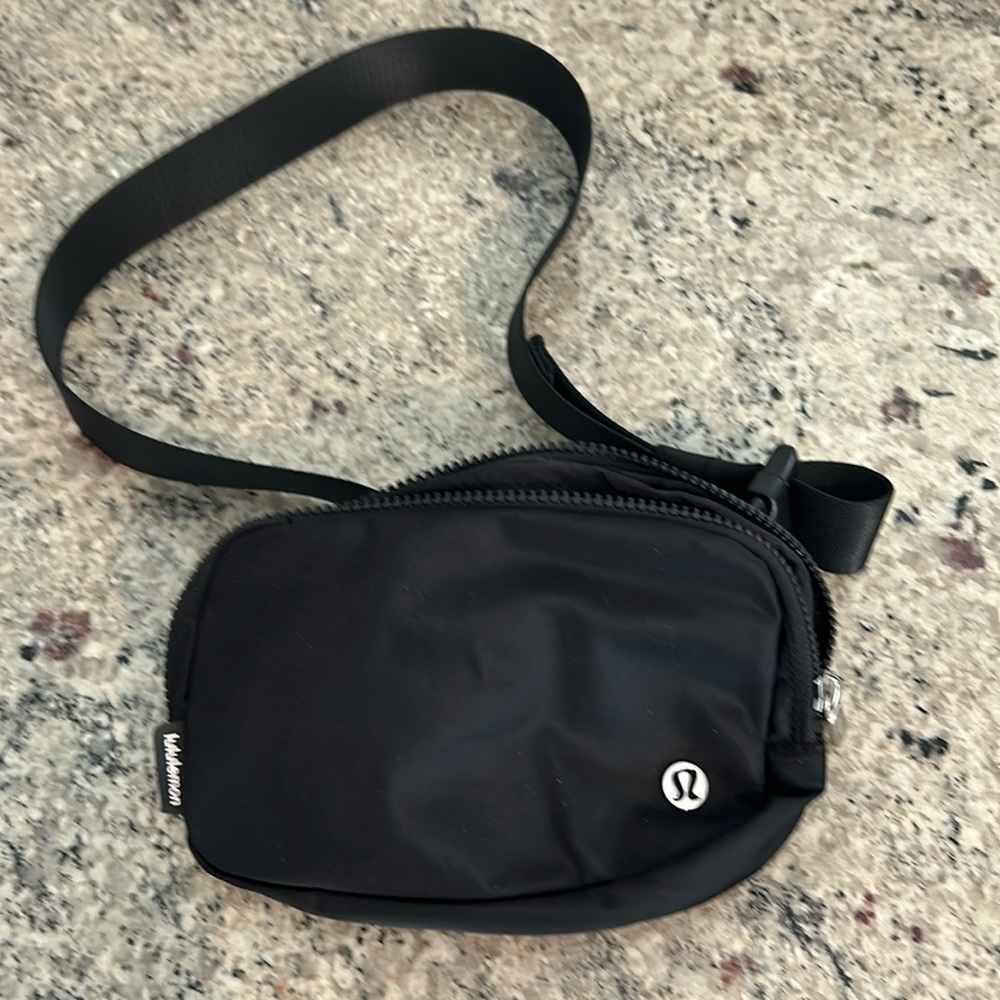 Lulu lemon everywhere belt bag 1 l